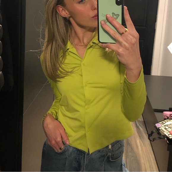 selling this aritzia blouse! pear green 🍐 - Picture 1 of 3